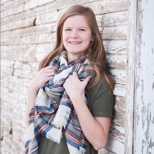 Meet your Posher, Claire